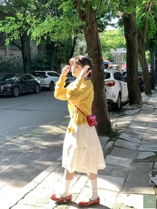 민지
